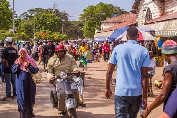 2018 Stone Town Zanzibar Tanzania Travel Africa Tourists Locals Narrow — Stock Photo, Image