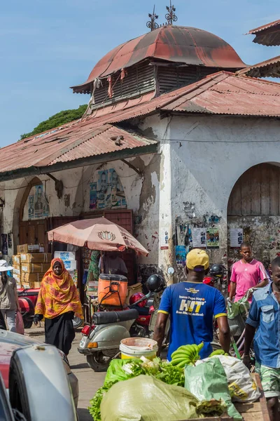 2018 Stone Town Zanzibar Tanzania Travel Africa Tourists Locals Narrow — Stock Photo, Image