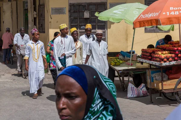 2018 Stone Town Zanzíbar Tanzania Viajar Por África Turistas Lugareños — Foto de Stock