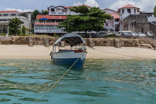 2018.02.24, Stone Town, Zanzibar, Tanzanya. Afrika çevresinde seyahat. Deniz Manzaralı kıyı şeridi. Güneşli bir gün, Afrika deniz manzarası.