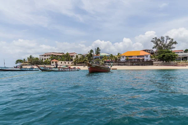 2018.02.24, Stone Town, Zanzibar, Tanzanya. Afrika çevresinde seyahat. Yelkenli gemi ufuk çizgisi arka plan üzerinde.
