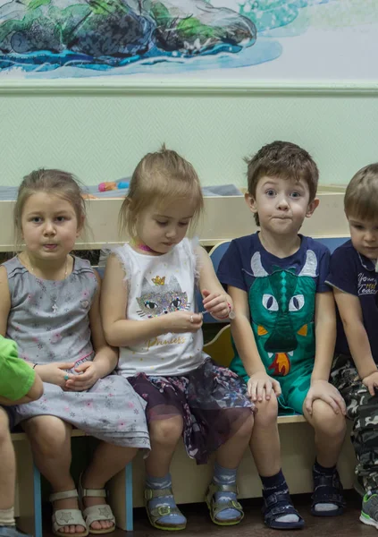 2019 Moscou Russie Groupe Enfants Dans Cour Des Enfants Joyeux — Photo