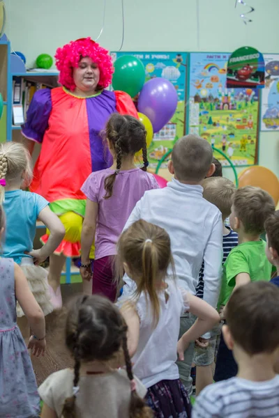 2019Moskau Russland Happy Birthday Party Mit Clown Fröhliche Unterhaltung Für — Stockfoto