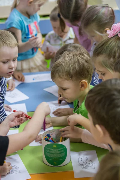 2019Moskau Russland Kinder Malen Den Tisch Garten — Stockfoto