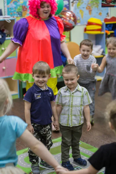 2019Moskau Russland Happy Birthday Party Mit Clown Fröhliche Unterhaltung Für — Stockfoto