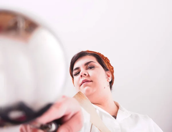 Curvy Chef Menina Preparando Comida — Fotografia de Stock