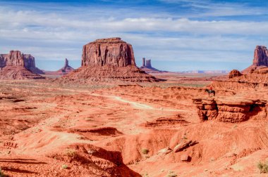 Pembe bikinili güzel kadın beach Malibu California sahiptir
