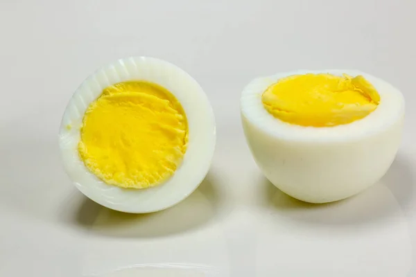 Huevos Duros Con Corte Por Mitad Plato Mesa Cocina — Foto de Stock