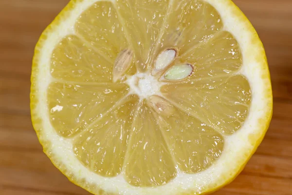つのスライス レモンのクローズ アップ — ストック写真