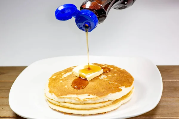 Pouring Syrup Blue Tip Bottle Square Butter Stack Golden Pancakes — Stock Photo, Image