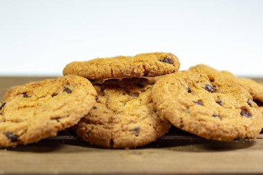 Çikolatalı kurabiye onları çöl için yemek çocuklar için bekliyor yığınının