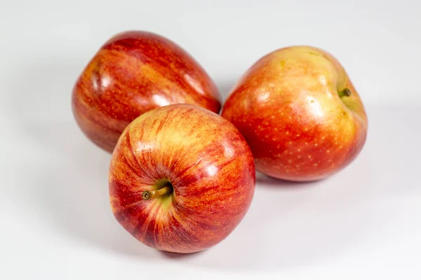 Røde Epler Som Venter Bli Spist Kjøkkenbordet – stockfoto