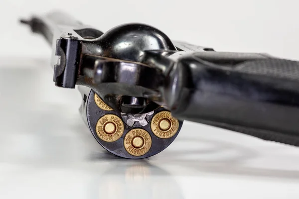 Ruger 357 Magnum Dengan Amunisi Federal Stok Gambar Bebas Royalti
