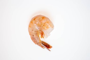 Taze yıkanmış karides sadece durulanır ve cooked.on mutfak tezgahı olmak hazırlandı.