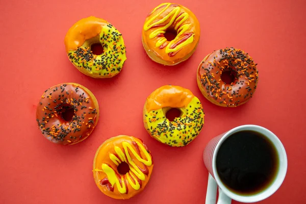 Halloween Herfst Gekleurde Smakelijke Kleurrijke Donuts Geserveerd Voor Het Ontbijt — Stockfoto