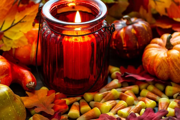 Permen Jagung Halloween Memperlakukan Atas Meja Kayu Dengan Sarung Lilin Stok Lukisan  
