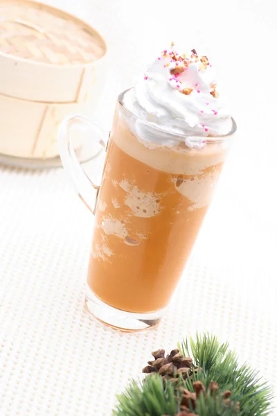 Eis Espresso Con Panna Einem Klaren Glas Auf Weißem Hintergrund — Stockfoto