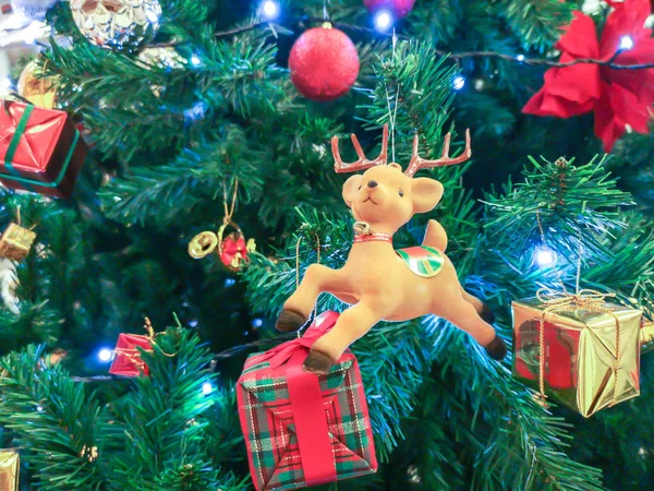 Bonecas Natal Penduradas Árvore Natal Giveaway Feliz Ano Novo Snow — Fotografia de Stock