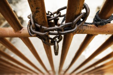Çelik kilit zinciri.yumuşak odak.