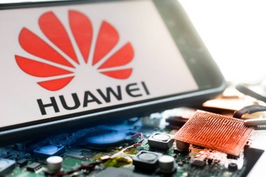 Bangkok, Tayland - 26 Mayıs 2019: Arm bir akıllı telefon çipi tasarımcısı. Bir mobil cihaz işlemcinin temeli mi,Fotoğraf bulanıklığı, arka plan olarak huawei telefon,Huawei iş krizleri,Sığ odak etkisi., 2019: Arm bir akıllı telefon çipi tasarımcısı. Basi mi