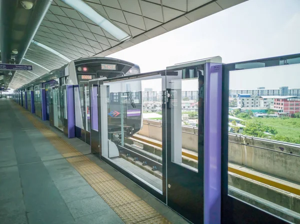 Bangkok Thailand Oktober 2018 Mrt Purple Line Mellan Tao Poon — Stockfoto