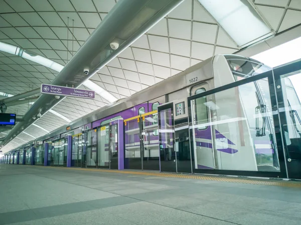 Bangkok Thailand Oktober 2018 Mrt Purple Line Mellan Tao Poon — Stockfoto