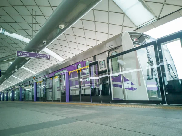 Bangkok Thailand Oktober 2018 Mrt Purple Line Mellan Tao Poon — Stockfoto