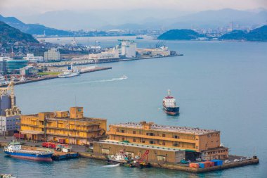 Kitakyushu, Japonya-20 Kasım 2016: Mojiko Limanı 'nın bir görünümü, bir l