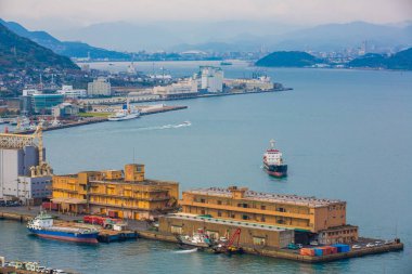 Kitakyushu, Japonya-20 Kasım 2016: Mojiko Limanı 'nın bir görünümü, bir l