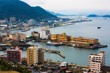 Kitakyushu, Japonya-20 Kasım 2016: Mojiko Limanı 'nın bir görünümü, bir l