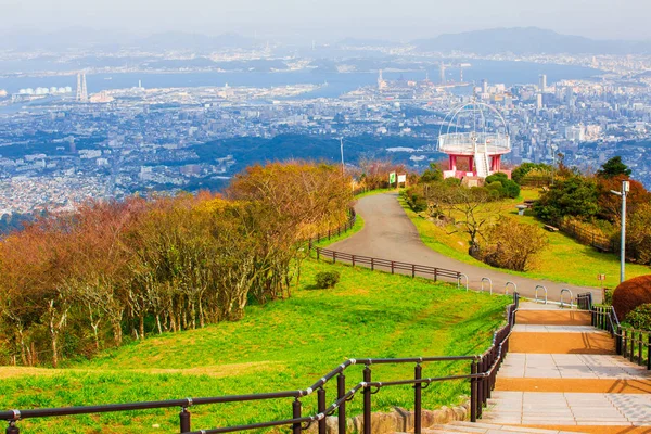 Kitakyushu şehir Japonya peyzaj Sakurayama Gözlemevi baktı. mavi gökyüzü Sonbahar sezonunda.