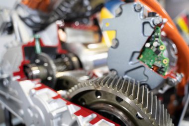 Motor sprocket Ve kontrol için elektronik devre kartları. Çapraz-