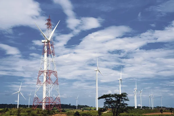Turbina eólica para geração de eletricidade em altas montanhas em Tha — Fotografia de Stock