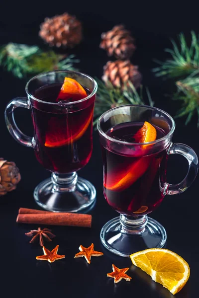 Festive mulled wine on the dark background.Holiday decorations, cones, pine twigs — Stock Photo, Image