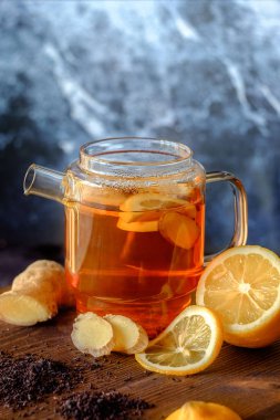 Zencefil çayı, zencefil ve limon çay çaydanlık, sağlıklı ve sıcak çay göre basit bir tarifi Malzemeler