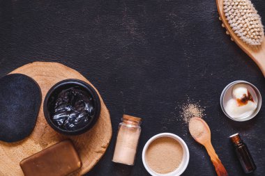 Sıfır atık doğal kozmetik ürünleri masada. Düz yatmak fotoğraf