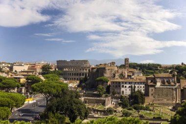 Basilica Ulpia, Trajan'ın sütun Santa Maria di Loreto vatanın sunak gelen görüntüleyin