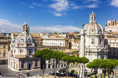 Basilica Ulpia, Trajan'ın sütun Santa Maria di Loreto vatanın sunak gelen görüntüleyin