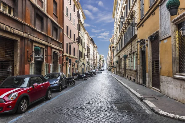 Rome Italie Août 2018 Rue Italienne Avec Des Voitures Stationnées — Photo