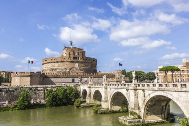 Castel Sant'Angelo'ya veya Hadrian ve Ponte Sant'Angelo Tiber üzerinden Türbesi