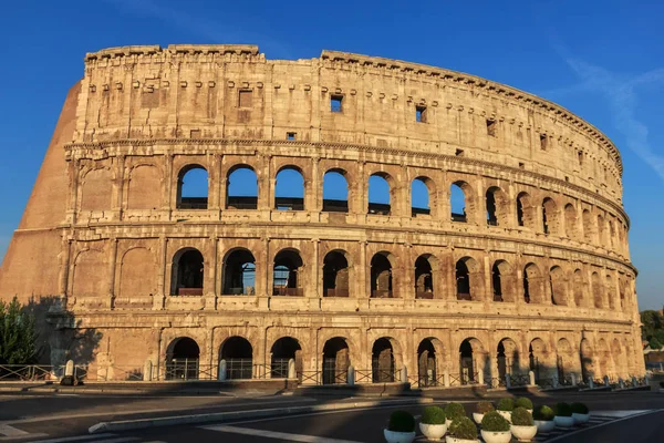 Roman Colosseum Pod Modrou Oblohou — Stock fotografie