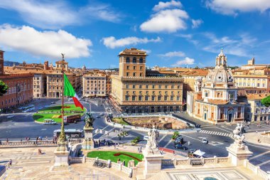 Piazza Venezia, Basilica Ulpia ve Vittoriano'ya Roma heykelleri