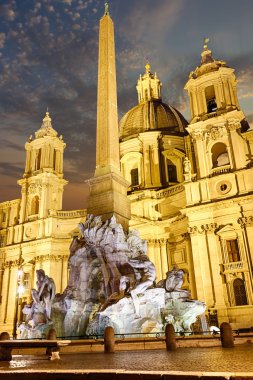 Piazza Navona Agone Sant'Agnese önünde Bernini tarafından dört ırmak Çeşmesi