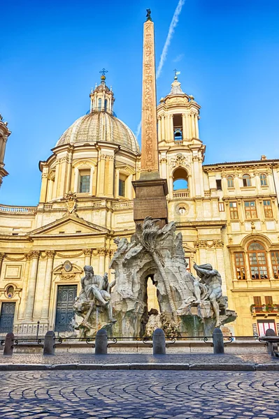 Fontana Dei Quattro Fiumi和Sant Agnese在Navona广场后面 — 图库照片