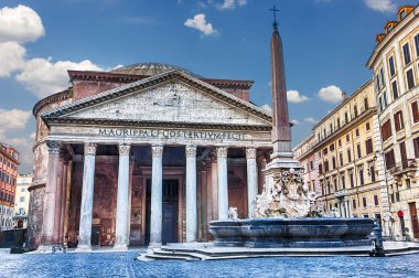 Pantheon ve Piazza della Rotonda Çeşme görüntüleyin