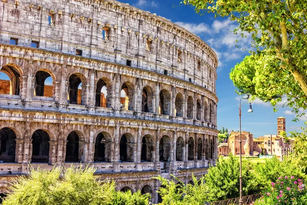 Vista Perto Sobre Coliseu Antiquário Forense Fórum Romano Segundo Plano — Fotografia de Stock