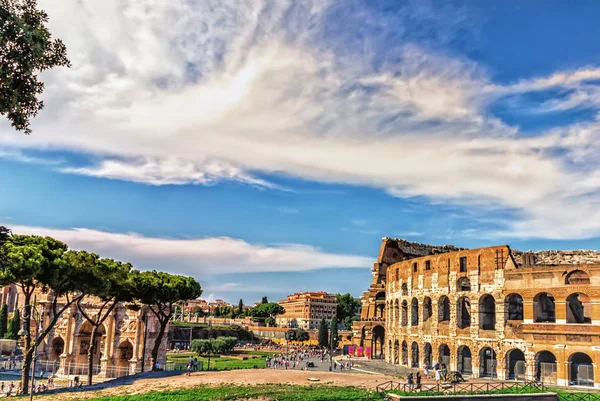 Colosseum Arcul Lui Constantin Într Vară — Fotografie, imagine de stoc