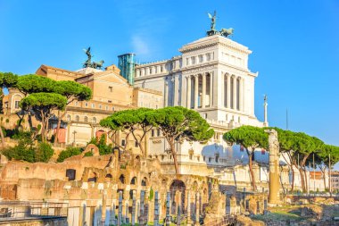 Roma forumdan Vittoriano'ya yaz görünümü