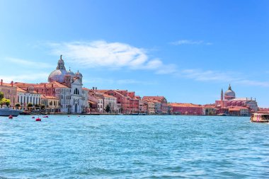 St Marks Bazilikası'nın ve Santa Maria della Salute Venedik, görüntülemek gondolda büyük kanal üzerinden