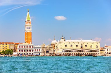 Doges Sarayı ve Piazza San Marco, gibi önemli turistik yerlere ile Venedik Lagünü denizden görüntülemek